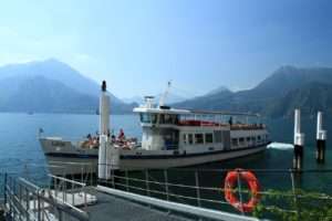 Voyage Italie bateau sur le lac de Come Akaoka