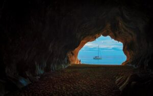 Voyage en Sardaigne Grotte en bord de mer Akaoka