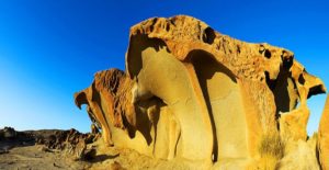 Randonnée en Namibie : grandes roches le désert du Damaraland Akaoka