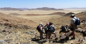 Randonnée en Namibie dans le désert aride Akaoka