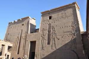 Voyage Egypte visite de musées histoire des pharaons Akaoka