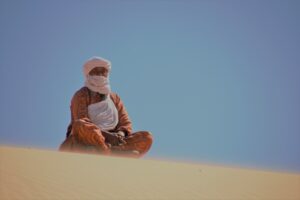 Randonnée en Mauritanie dans le désert avec un Touareg Akaoka