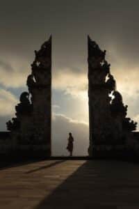 Roadtrip Indonésie : visite d'un temple en hauteur avec 2 tours Akaoka