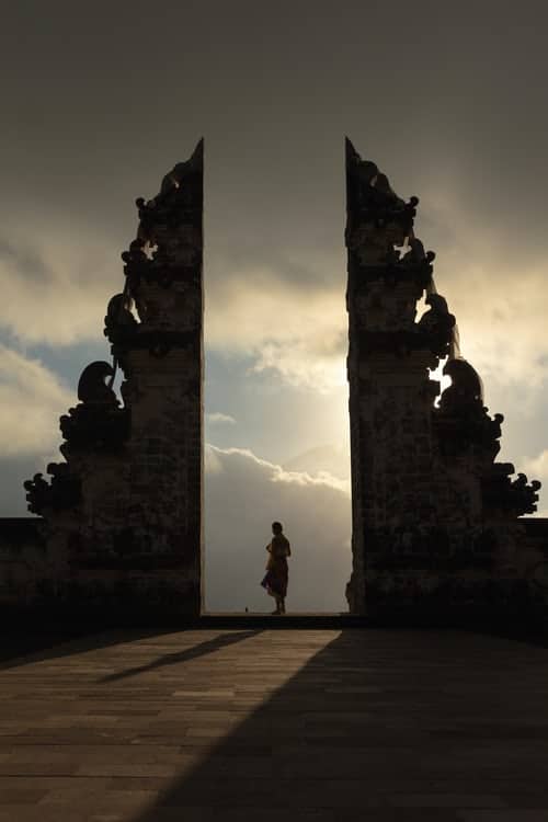Roadtrip Indonésie : visite d'un temple en hauteur avec 2 tours Akaoka