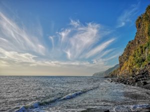 Voyage à Madère : vue sur l'océan depuis la plage Akaoka