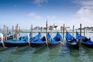 Voyage Italie gondoles Venise Akaoka