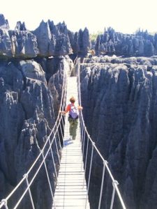 Randonnée Madagascar traversée du pont du parc national de Tsingy Bemaraha Akaoka