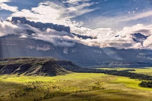 Randonnée au Venezuela dans la plaine du plateau d'Auyan Tepuy Akaoka