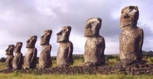Autotour au Chili : les statues Moaï sur l'île de Pâques Akaoka