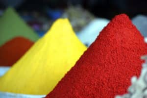 Voyage au Maroc : épices jaune et rouge Akaoka