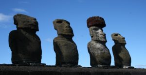 Randonnée au Chili en liberté : 4 statues de pierre sur l'île de Pâques Akaoka