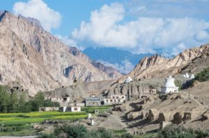 Trek en Inde de la Markha : un village dans la vallée indienne Akaoka