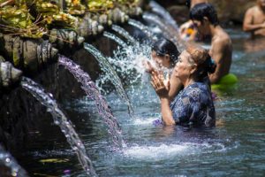 Séjour en Indonésie à Bali : purification et bien-être dans le temple Pura Tirta Akaoka