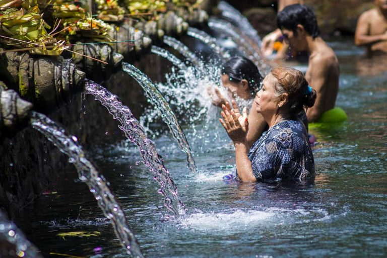 Séjour en Indonésie à Bali : purification et bien-être dans le temple Pura Tirta Akaoka
