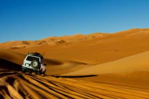 Randonnée Algérie dans les immenses déserts en voiture 4x4 Akaoka
