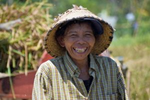 Voyage en Indonésie à Bali à la rencontre d'une paysanne Akaoka
