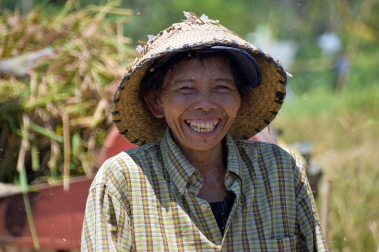 Voyage en Indonésie à Bali à la rencontre d'une paysanne Akaoka