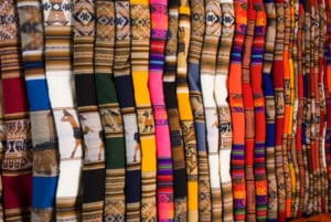 Voyage au Mexique : des textiles colorés avec des motifs faits main Akaoka