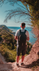 Randonneur sur un sentier Montagneux vers le sommet , montagne Rando