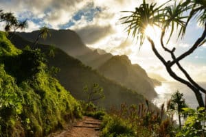 Trekking aux Etats-Unis à Hawaï circuit Kalalau au Parc d'État de Na Pali Coast Akaoka