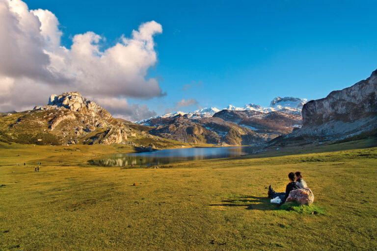 casonas asturianas parque nacional picos europa lago ercina