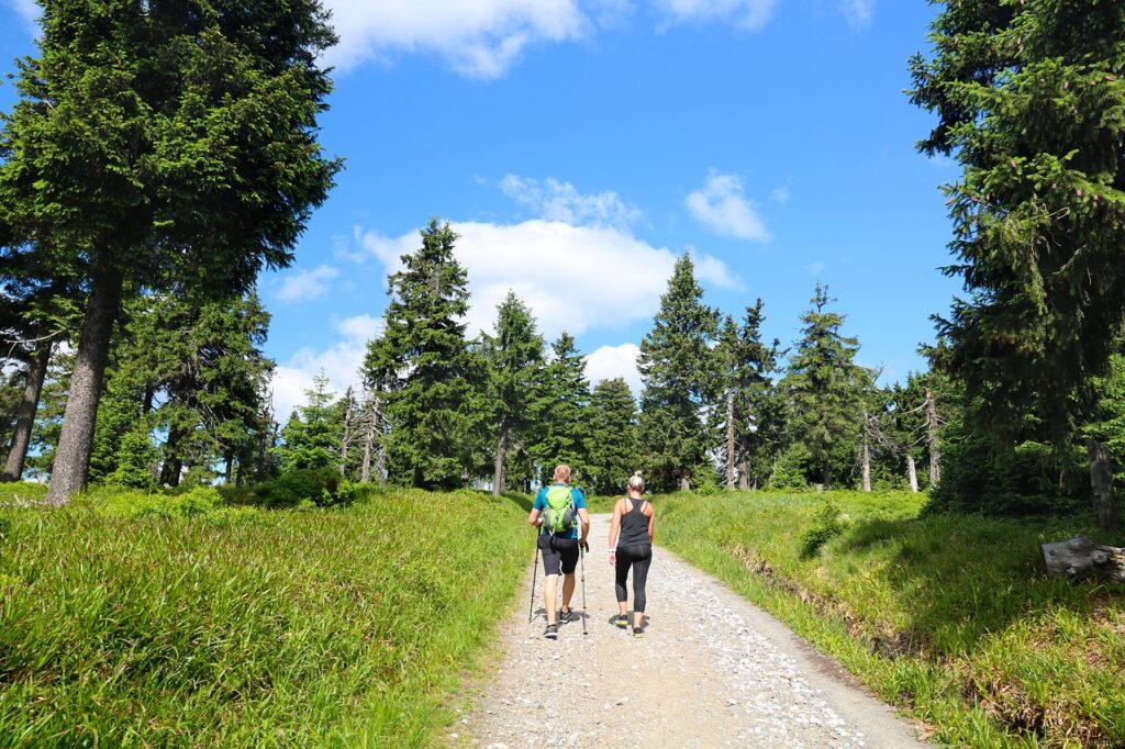 hiking 5460299 1280 - Akaoka