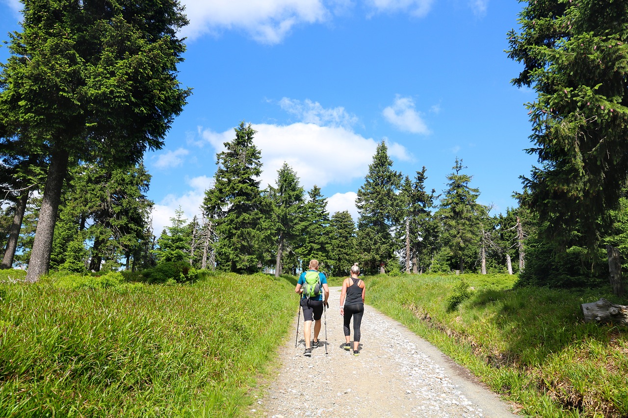 hiking 5460299 1280 - Akaoka