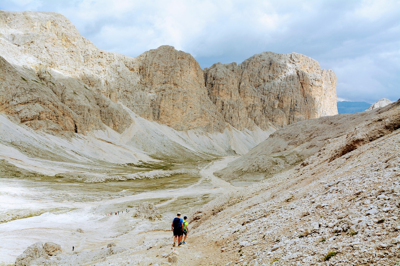 dolomites 4466352 1280 - Akaoka
